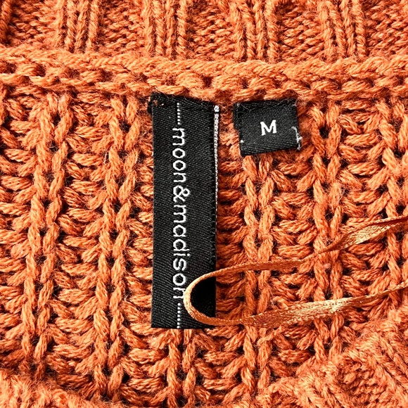 Moon & Madison Chunky Knit Pom Pom Cropped Sweater Sz M Slouchy Oversized - Picture 2 of 12